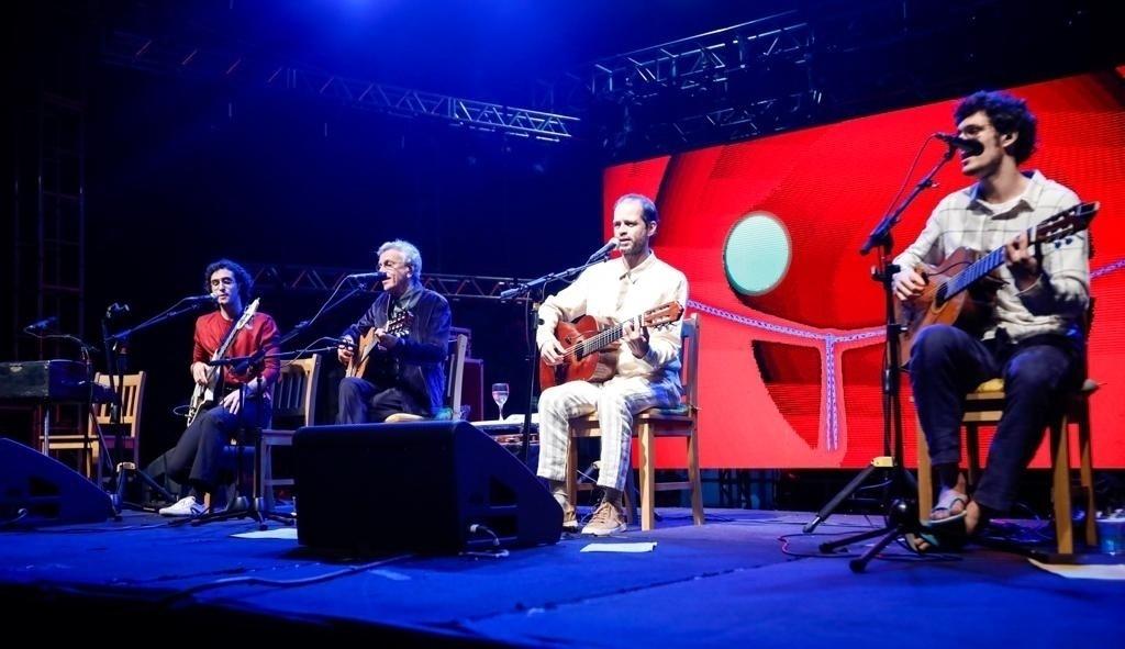 Eles cantaram no palco Anhangabaú Plural, embaixo do Viaduto do Chá - Marcelo Justo/UOL