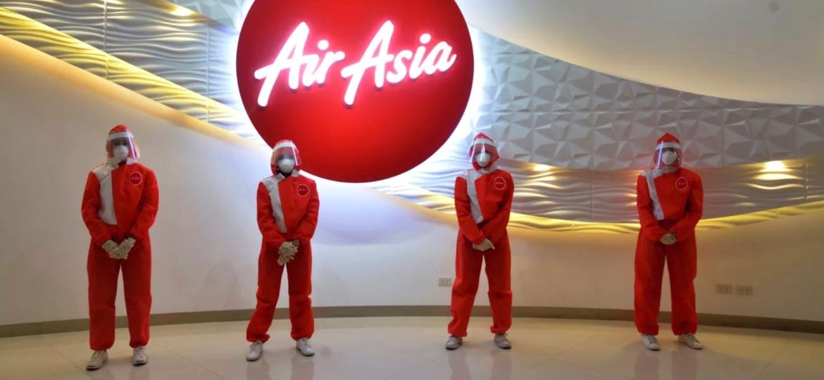 Novo uniforme para os comissários de bordo da AirAsia - Reprodução/Instagram