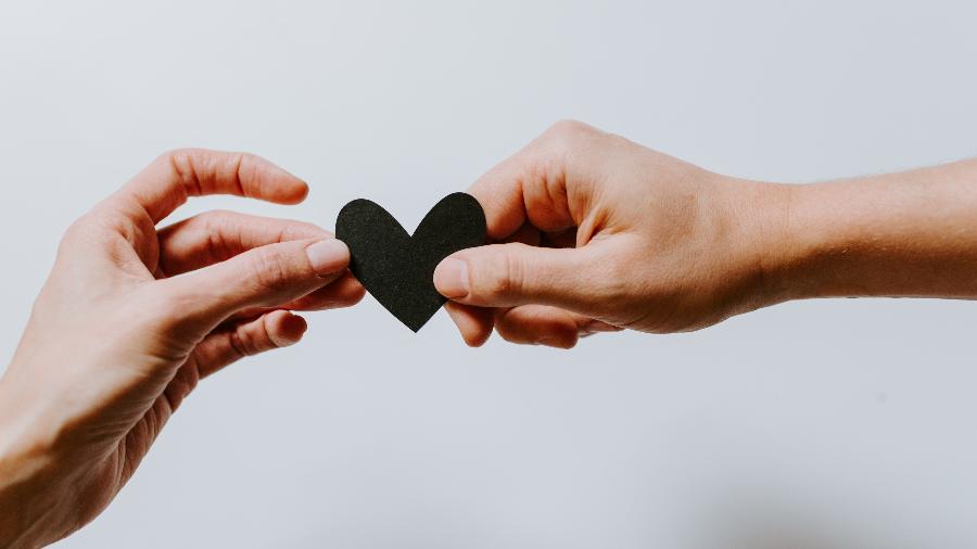 Amor em Julho - Kelly Sikkema/Unsplash