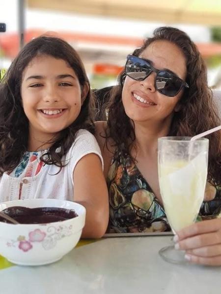 A pedagoga Camila Guedes, 41, com Lara, hoje com 11, optou apresentar alguém para filha só quando rolasse algo mais sério, o que aconteceu quando a menina tinha quase 6 anos - arquivo pessoal