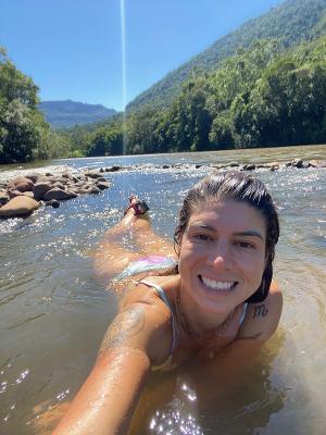 Marina Storch em banho no rio Caí - Arquivo pessoal  - Arquivo pessoal 