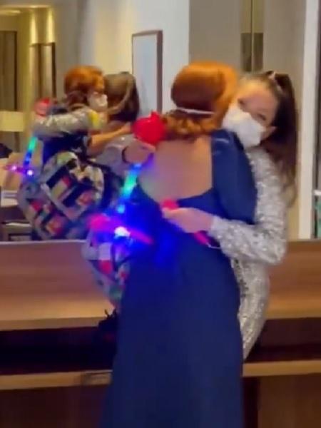 BBB 21: Juliette é recebida com festa por amiga em hotel - Reprodução/Instagram - Reprodução/Instagram