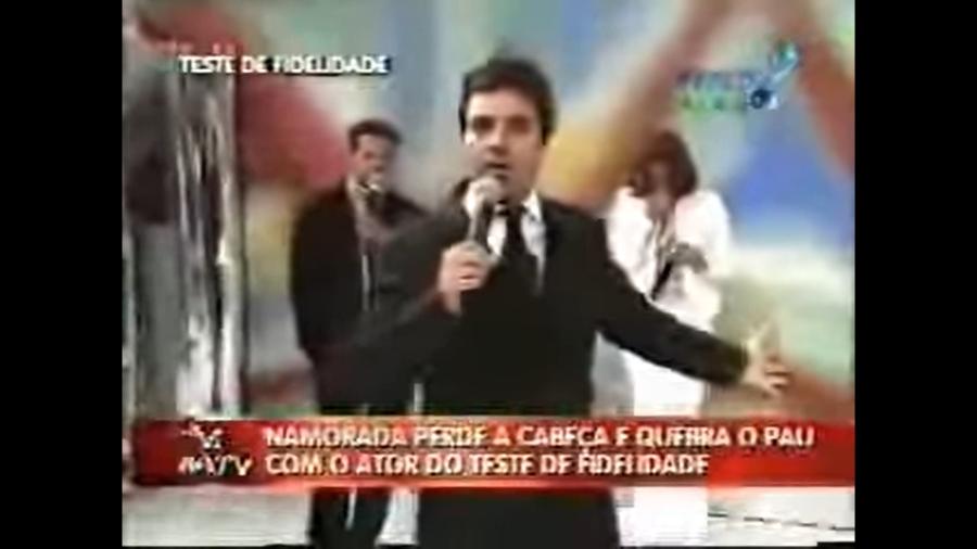 João Kleber ficou pistola com os convidados no "Teste de Fidelidade", em 2005 - Reprodução/RedeTV!
