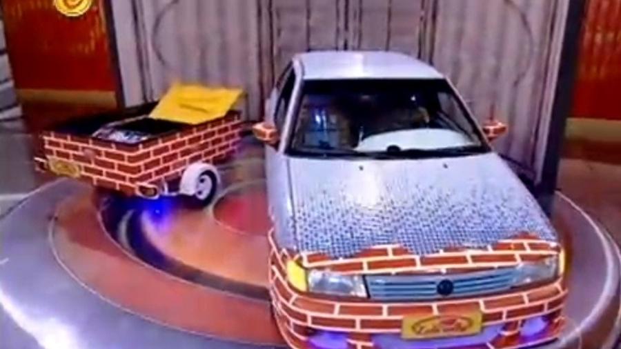 O Logus com estampa de tijolos e azulejos é considerado um símbolo da excentricidade do programa O Logus com estampa de tijolos e azulejos é considerado um símbolo da excentricidade do programa