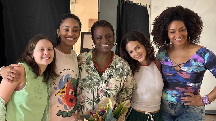 Leticia Braga, Lívia Silva, Shirley Cruz, Mel Maia e Juliana Alves nos bastidores do filme 'Apenas 3 Meninas' Leticia Braga, Lívia Silva, Shirley Cruz, Mel Maia e Juliana Alves nos bastidores do filme 'Apenas 3 Meninas'