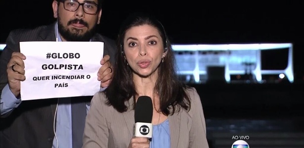 Globo golpista: cartaz aparece ao vivo na emissora em transmissão da  passagem da tocha olímpica por Brasília - O Cafezinho