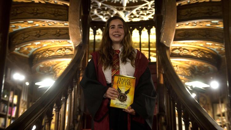 A livraria tem uma famosa escada escarlate que decora o centro da livraria - Miguel Riopa/AFP - Miguel Riopa/AFP