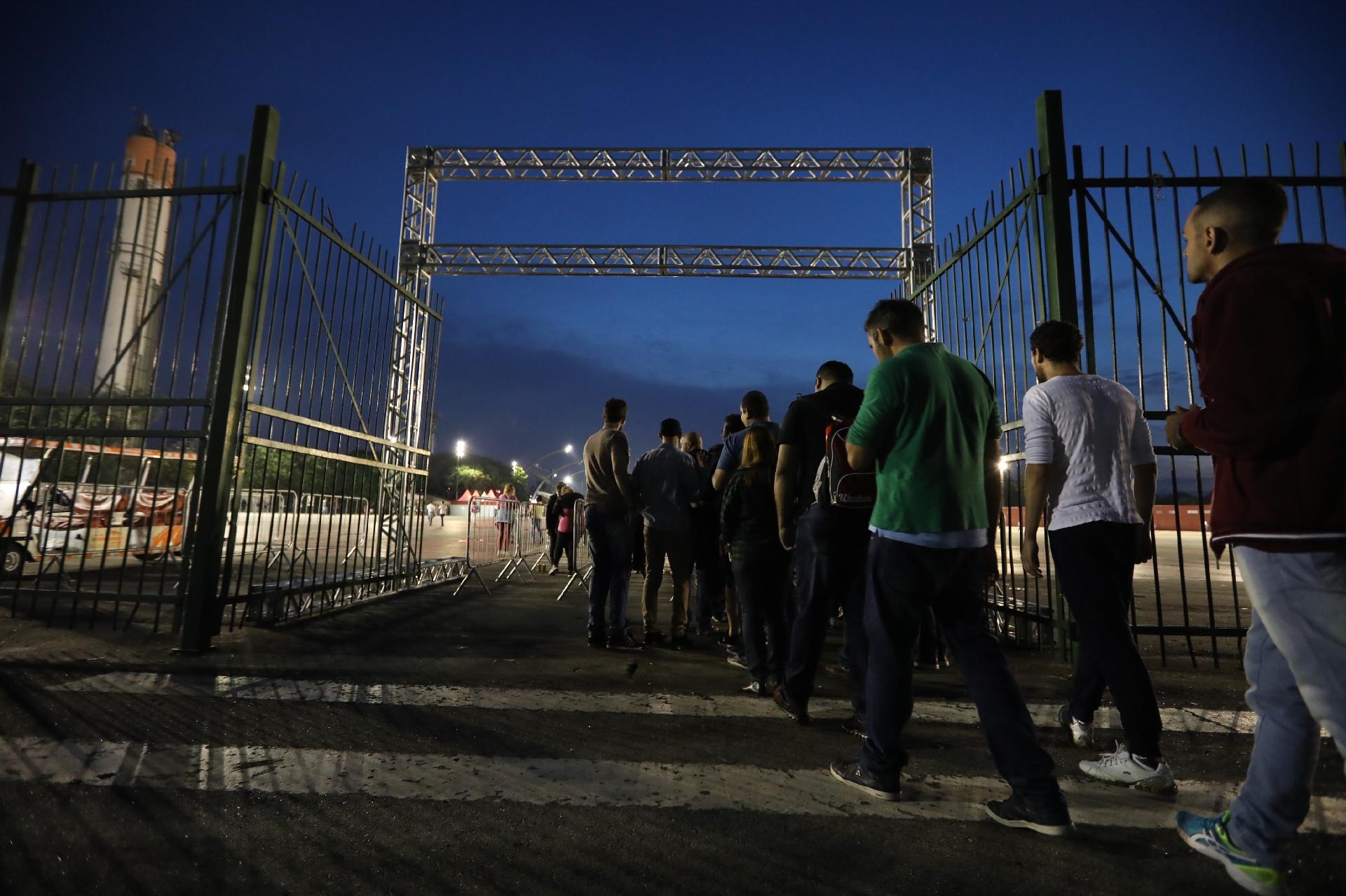 Entrada do Anhembi é aberta para o público da Virada Cultural - Simon Plestenjak/UOL