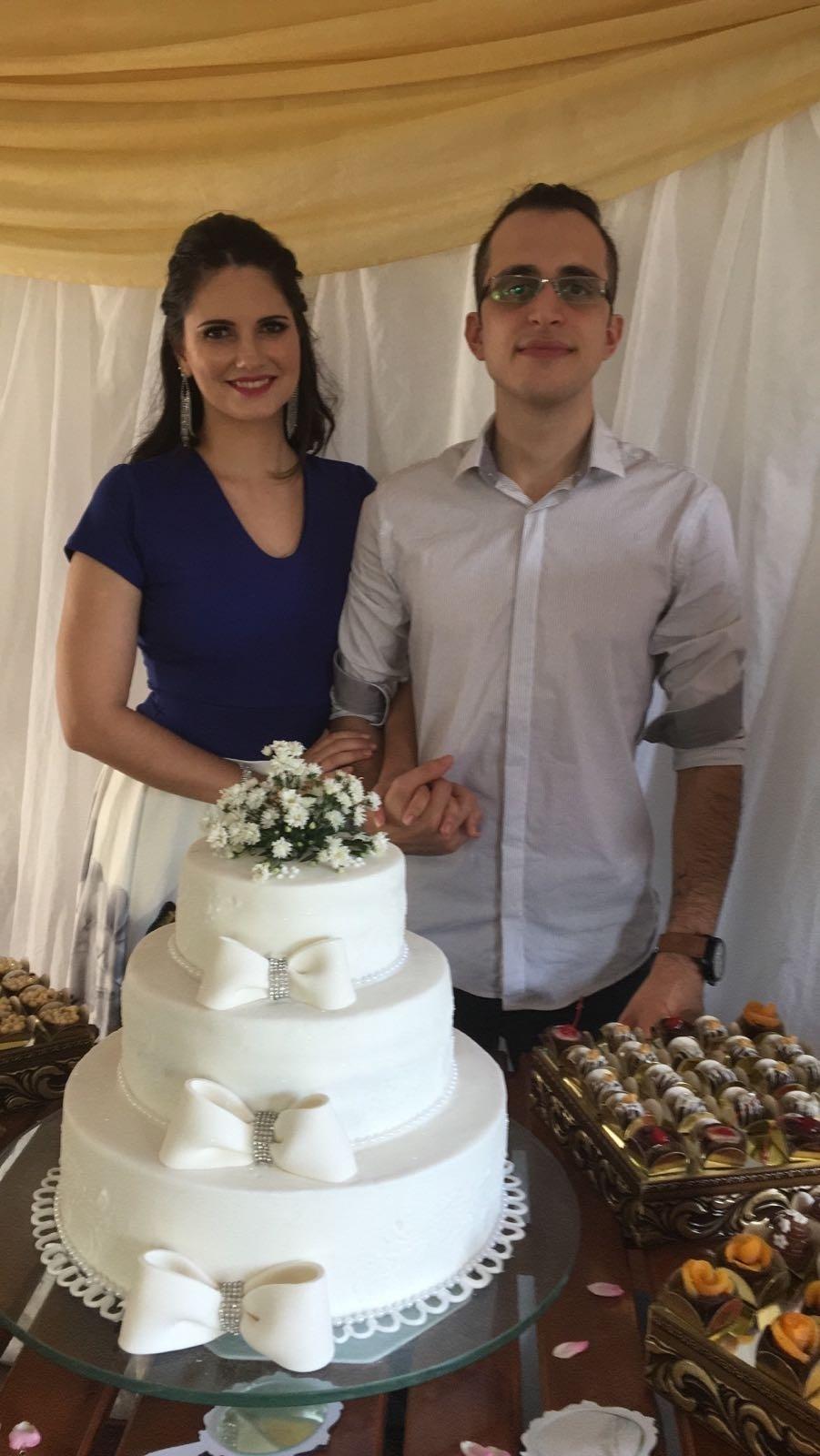 Sergio Aversani e Rafaella Cecconelo casaram mais cedo em um cartório na cidade Jaboatão dos Guararapes - Divulgação