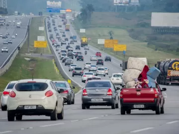 Proibido ultrapassar? O que fazer diante de um motorista lerdo na esquerda