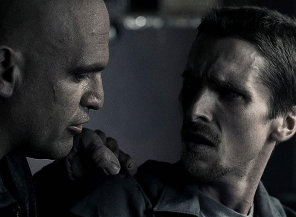 Christian Bale e John Sharian em cena de "O Operário" (2004) - Divulgação