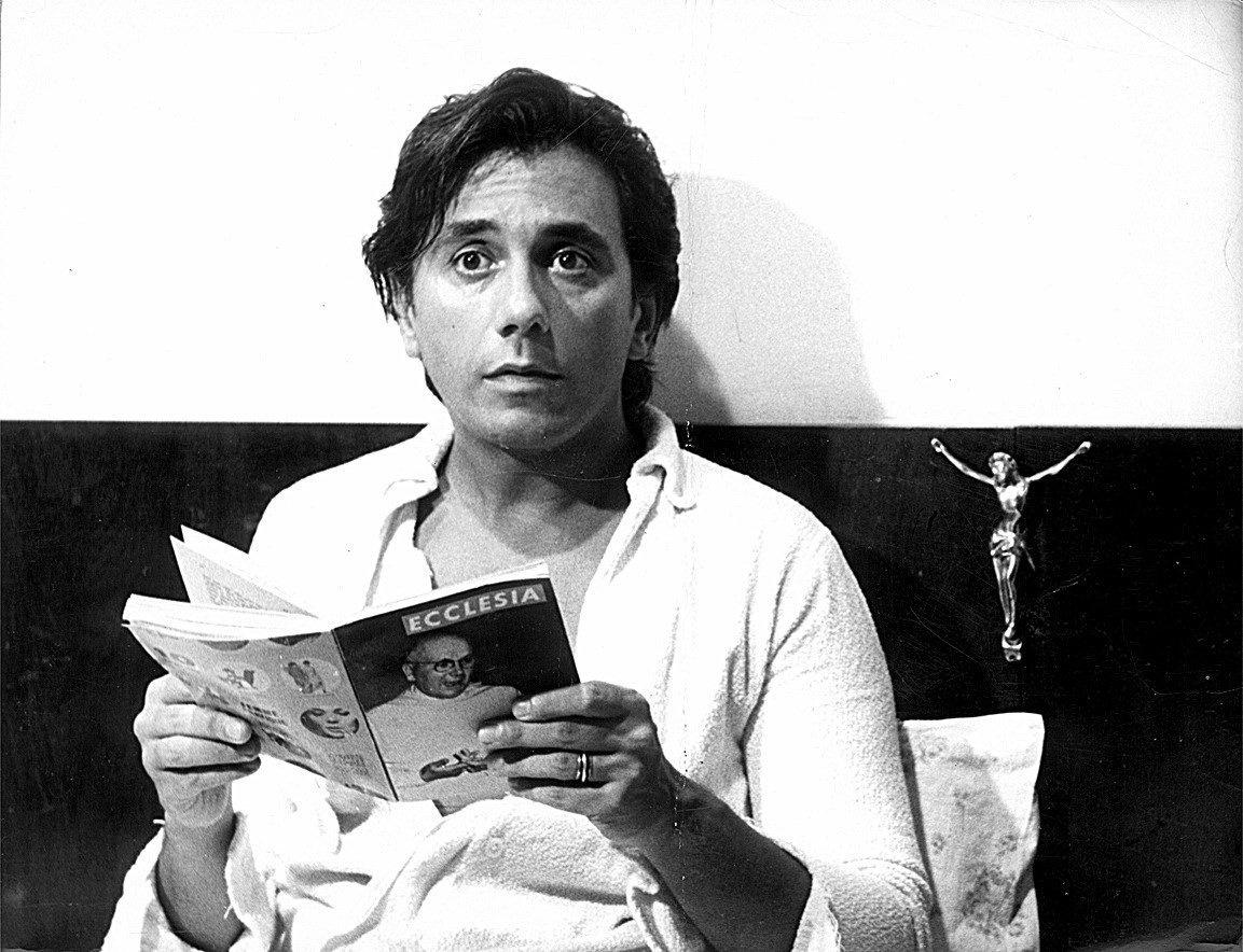 O comediante Agildo Ribeiro em cena do filme "A Cama ao Alcance de Todos" (1969) - Divulgação