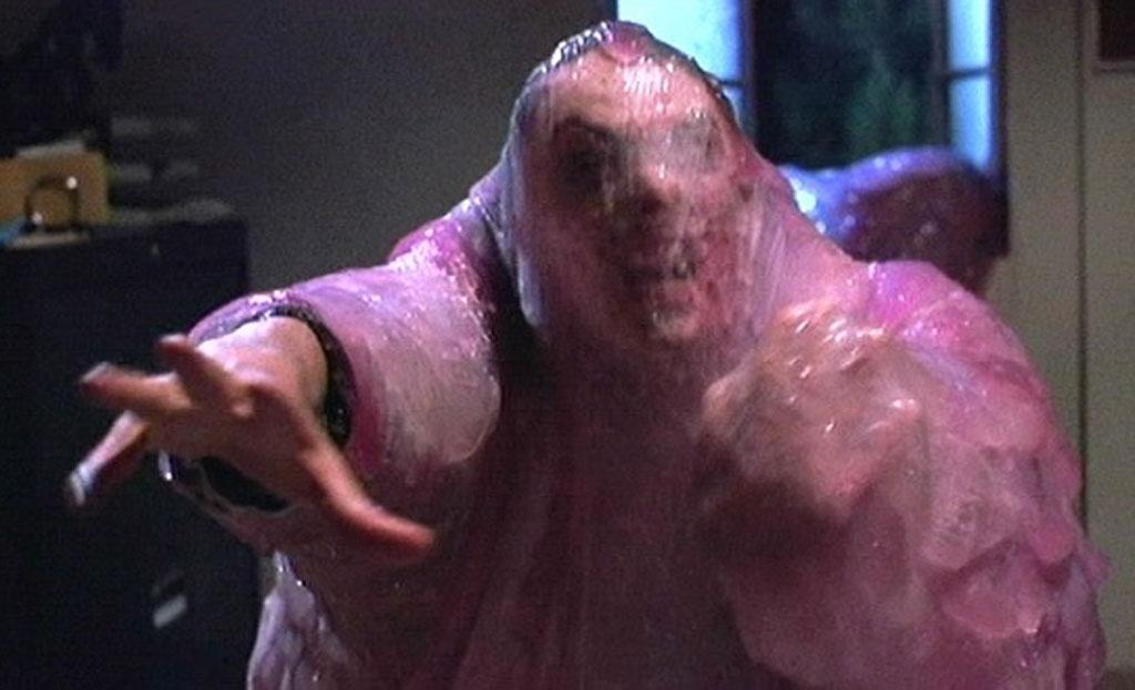 Donovan Leitch Jr. em cena de "A Bolha Assassina" (1988) - Divulgação