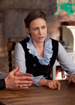 A atriz Vera Farmiga disse que acordava misteriosamente às 3h da manhã, a famosa "hora do diabo" - Divulgação - Divulgação