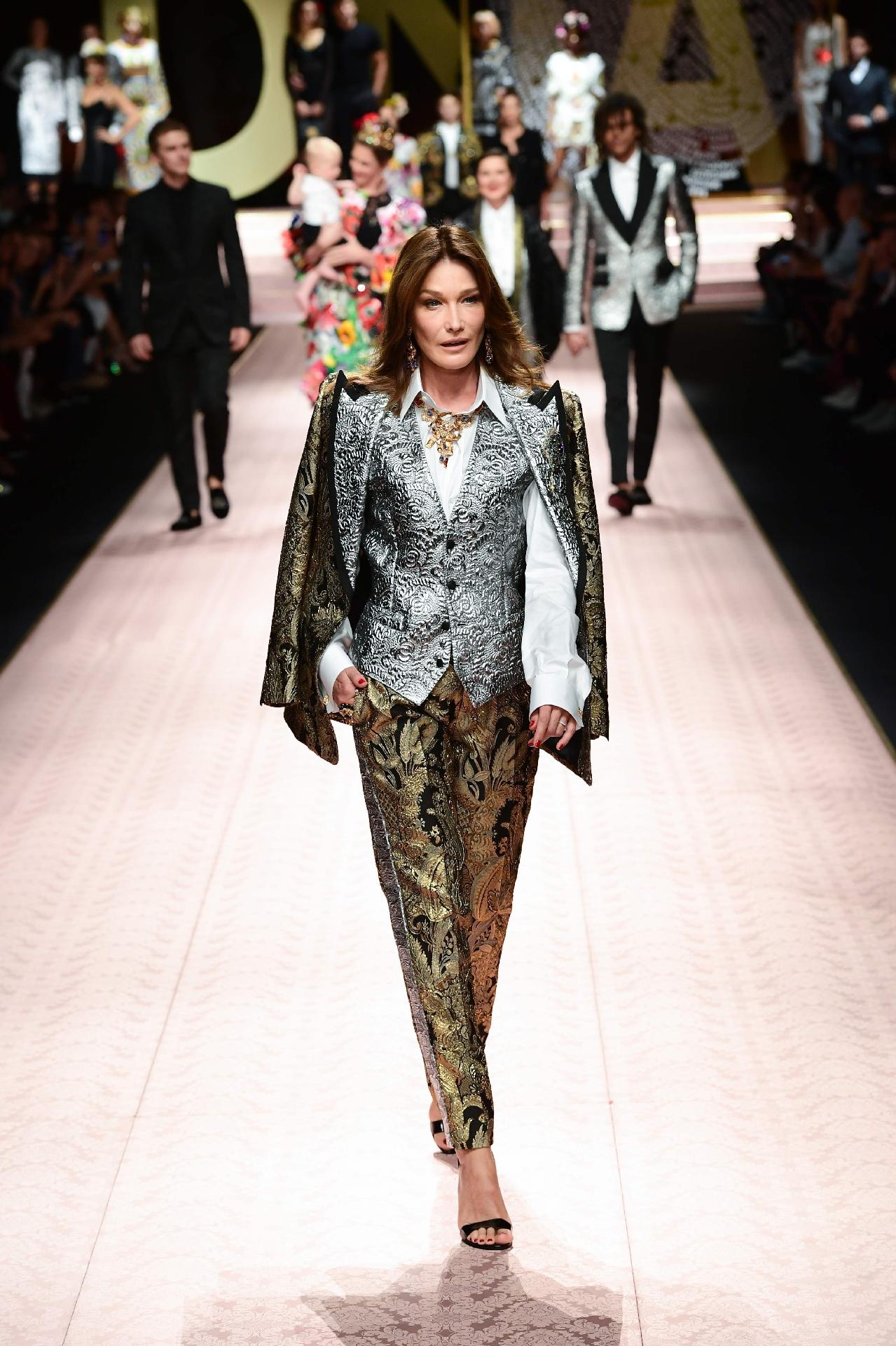 Desfile Dolce & Gabbana - Carla Bruni Sarkozy - AFP