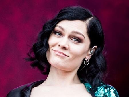 A cantora Jessie J e o cantor Charlie Puth - Getty Images/Reprodução
