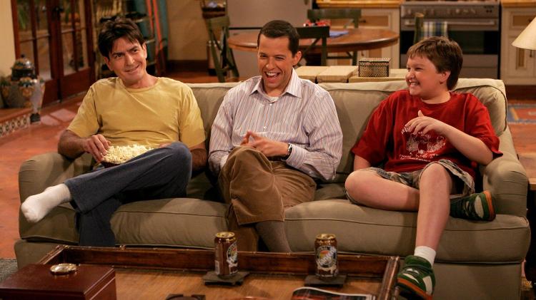 Cena da série "Two and a Half Men" - Divulgação - Divulgação