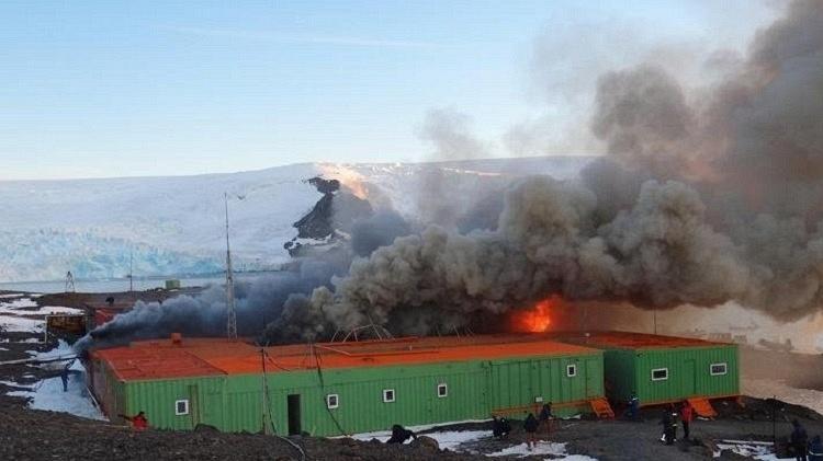 Incêndio na estação científica brasileira Comandante Ferraz em 2012 - Armada de Chile/Divulgação - Armada de Chile/Divulgação