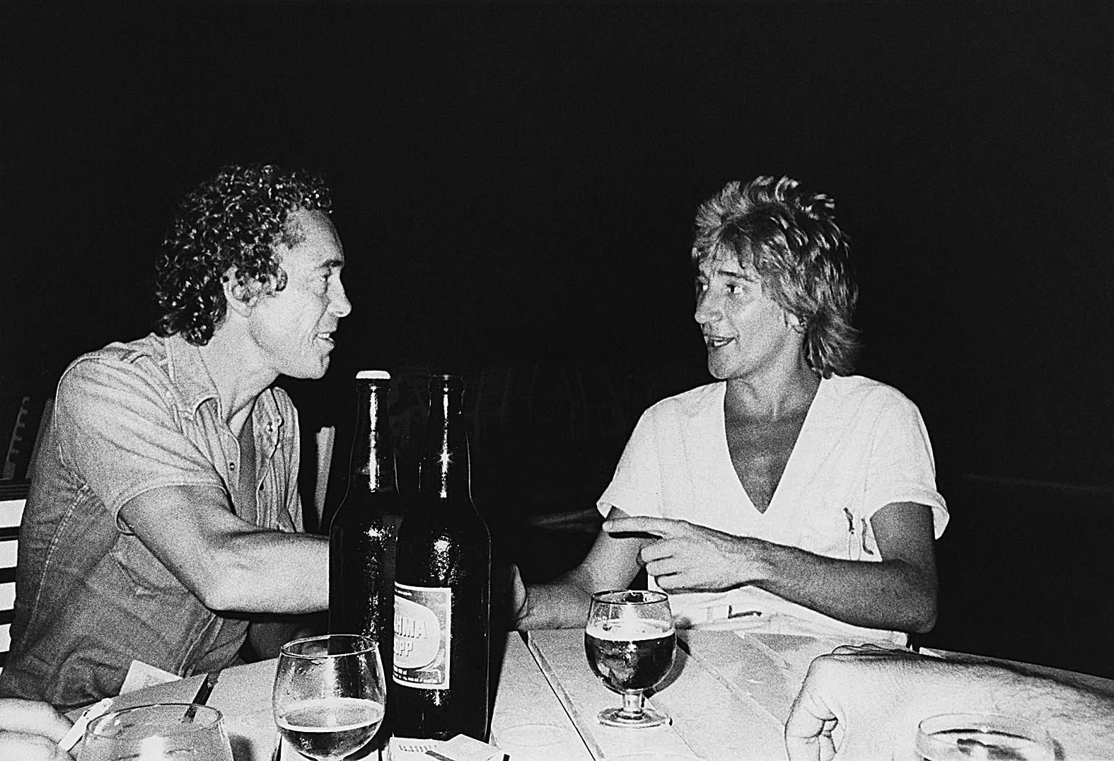 André Midani com o cantor escocês Rod Stewart - Divulgação