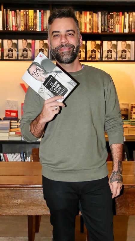 Pedro Tourinho é autor do livro "Eu, eu mesmo e minha selfie: como cuidar da sua imagem no século XXI" - Divulgação - Divulgação
