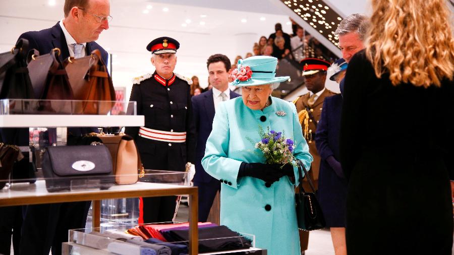 Comprinhas com a cara da realeza? Faça um tour pelas lojas que fornecem de roupas a alimentos da rainha Elizabeth 2ª - Getty Images