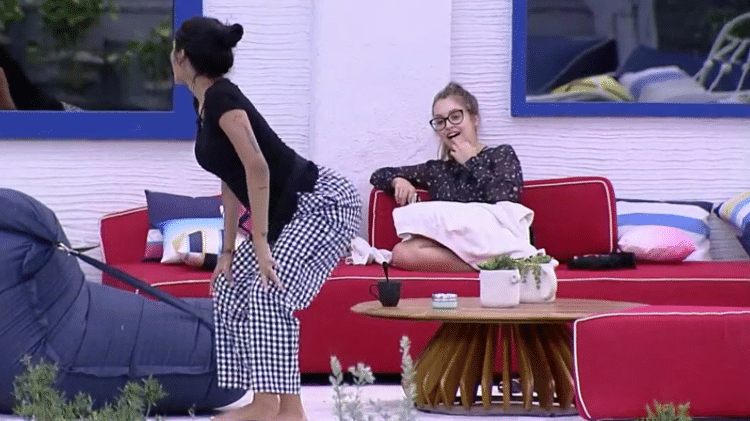 BBB 21: Pocah faz o "quadradinho" para Carla Diaz - Reprodução/Globo Play