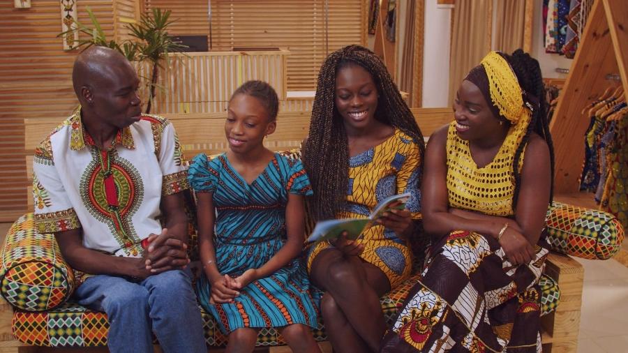 A família da adolescente Fatou N"Diaye na série "Por uma Educação Antirracista" - Divulgação 