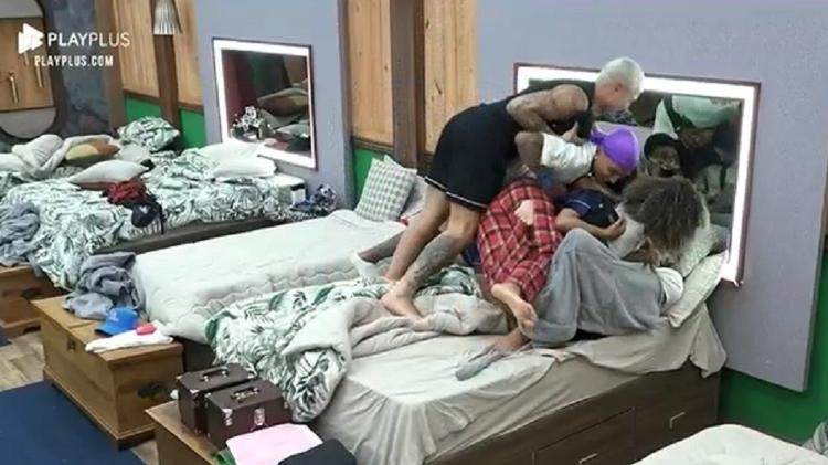 A Fazenda 2021: Lary é zoada após dizer que iria dormir com Bil - Reprodução/Playplus - Reprodução/Playplus