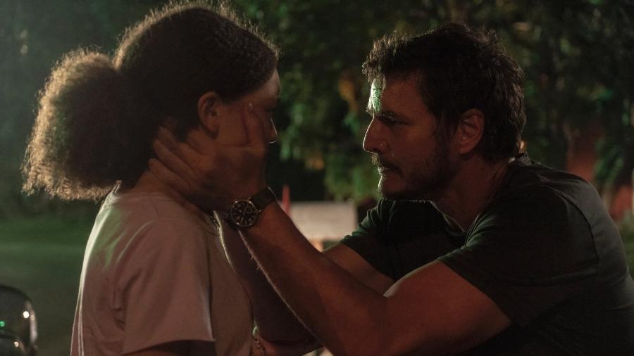 "The Last of Us" apresenta Sarah (Nico Parker) e Joel (Pedro Pascal) no primeiro episódio - Shane Harvey/HBO