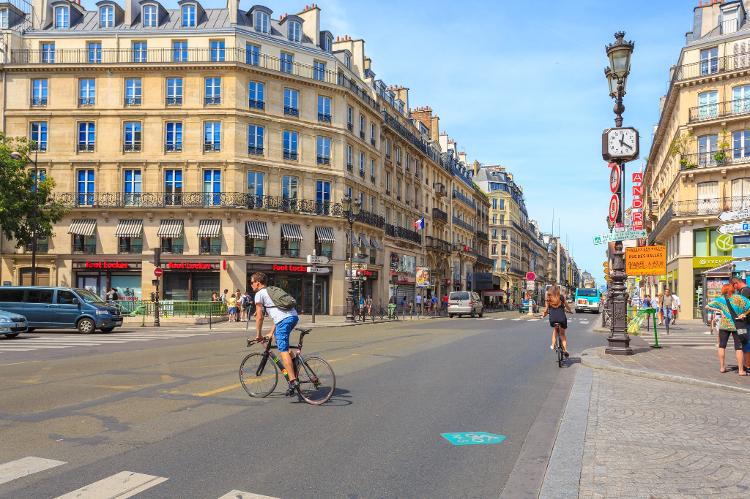Street scene in Rue de Rivoli, Paris - Pawel Libera/Getty Images - Pawel Libera/Getty Images