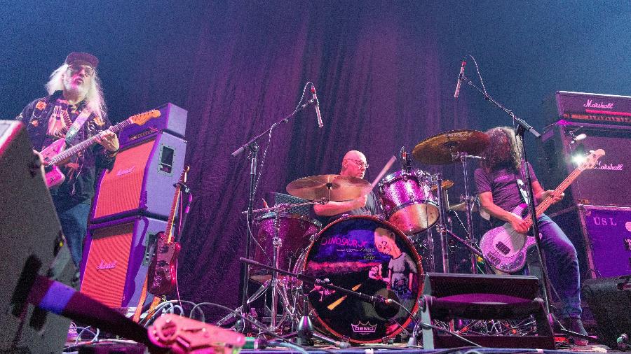 J Mascis, Patrick Murphy e Lou Barlow, da banda americana Dinosaur Jr., em show em Austin, Texas, em setembro de 2024 - Rick Kern/Getty Images