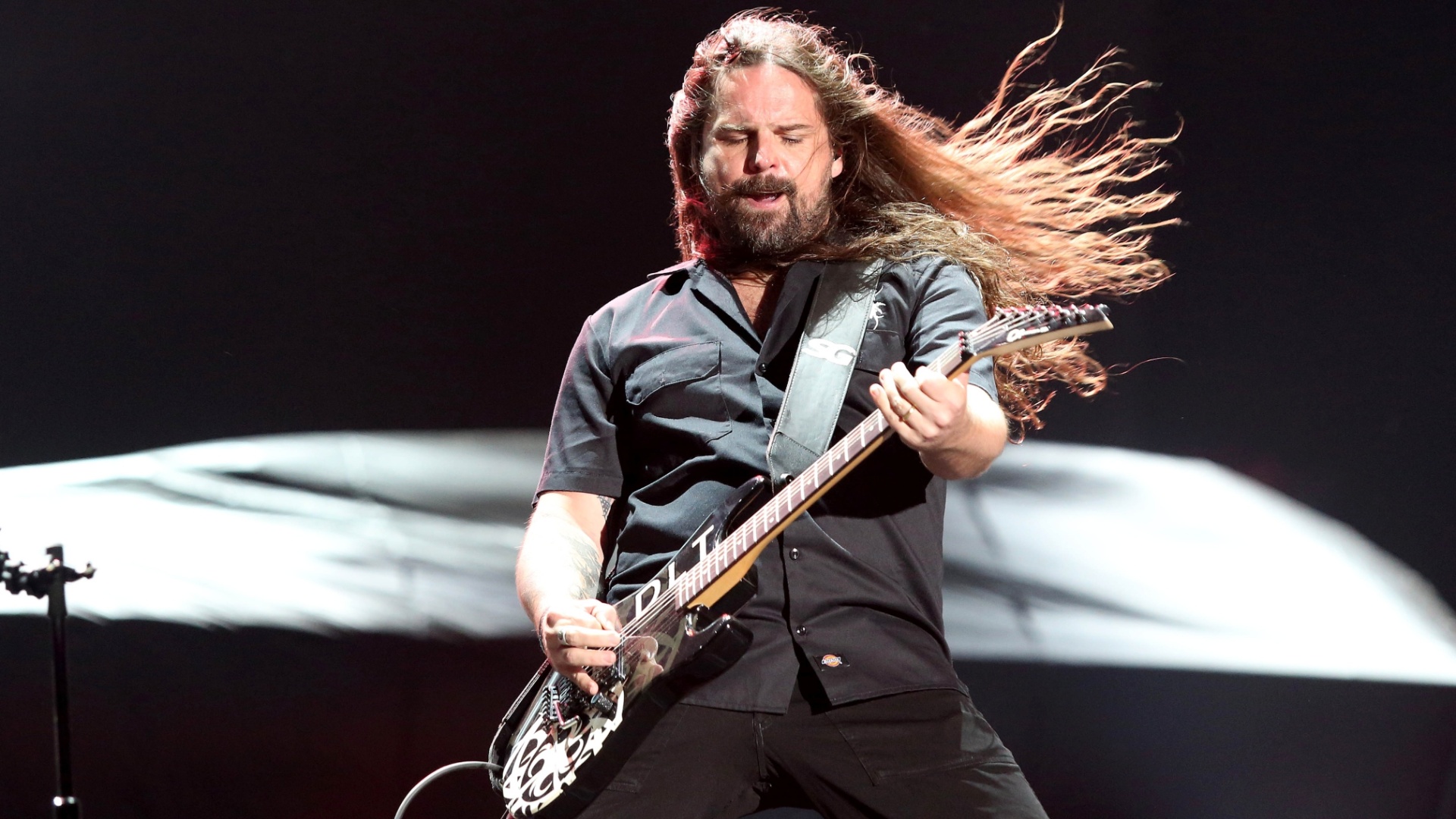 25.set.2015 - Com membros de diversas nacionalidades latinas, a banda De La Tierra abre o palco Mundo no quinto dia do Rock in Rio 2015. - Marco Antônio Teixeira/UOL