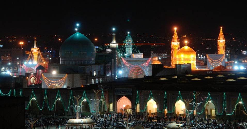 Santuário do Imã Reza na cidade de Mashhad, Irã