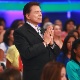 2013 - Silvio Santos "reza" em seu programa - Divulgação/SBT