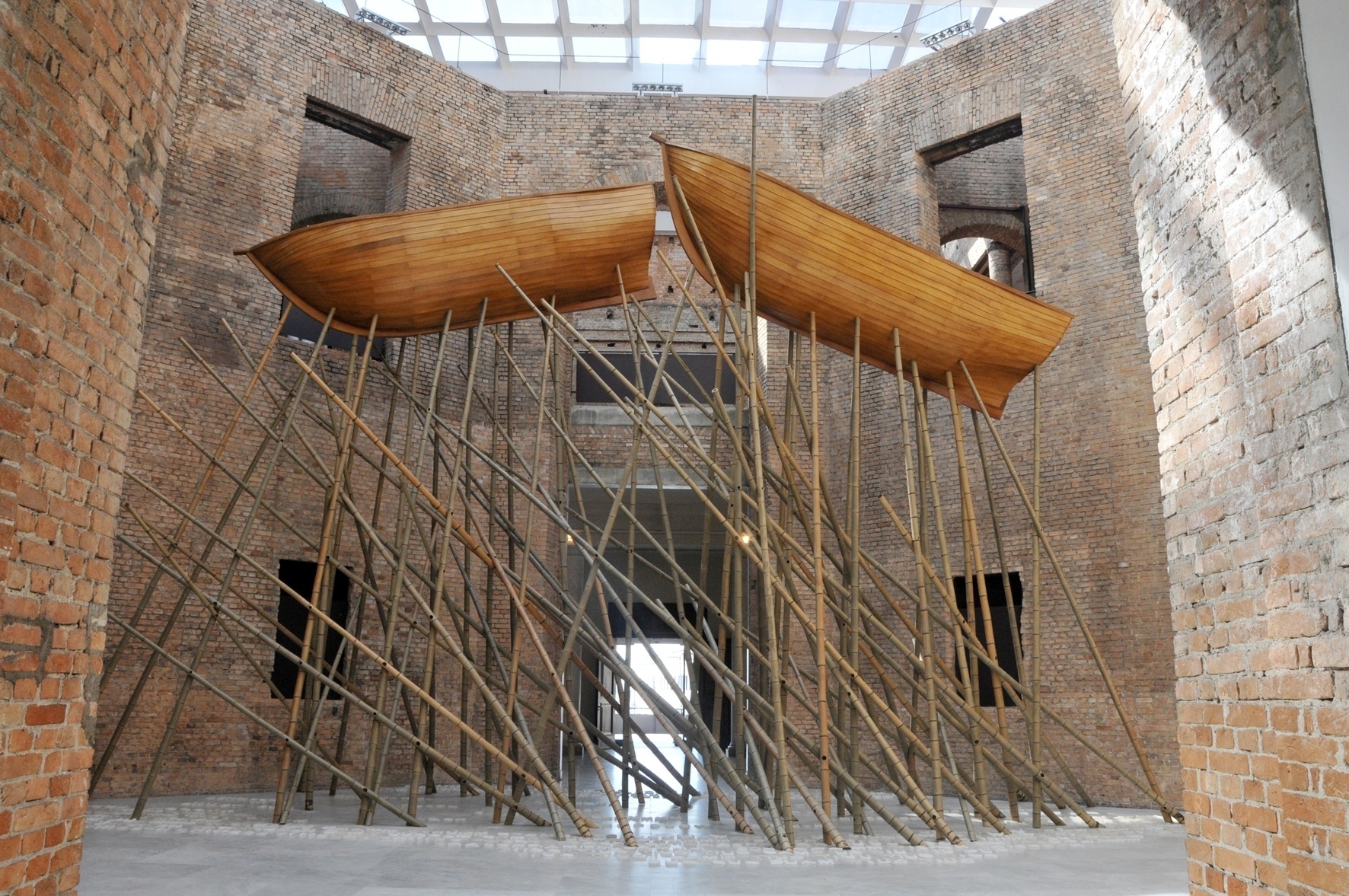 "Tiamm Schuoomm Cash!", instalação inédita de José Spaniol, pintor, desenhista, gravador, escultor e professor nascido em São Luiz Gonzaga (RS) - Christina Rufatto