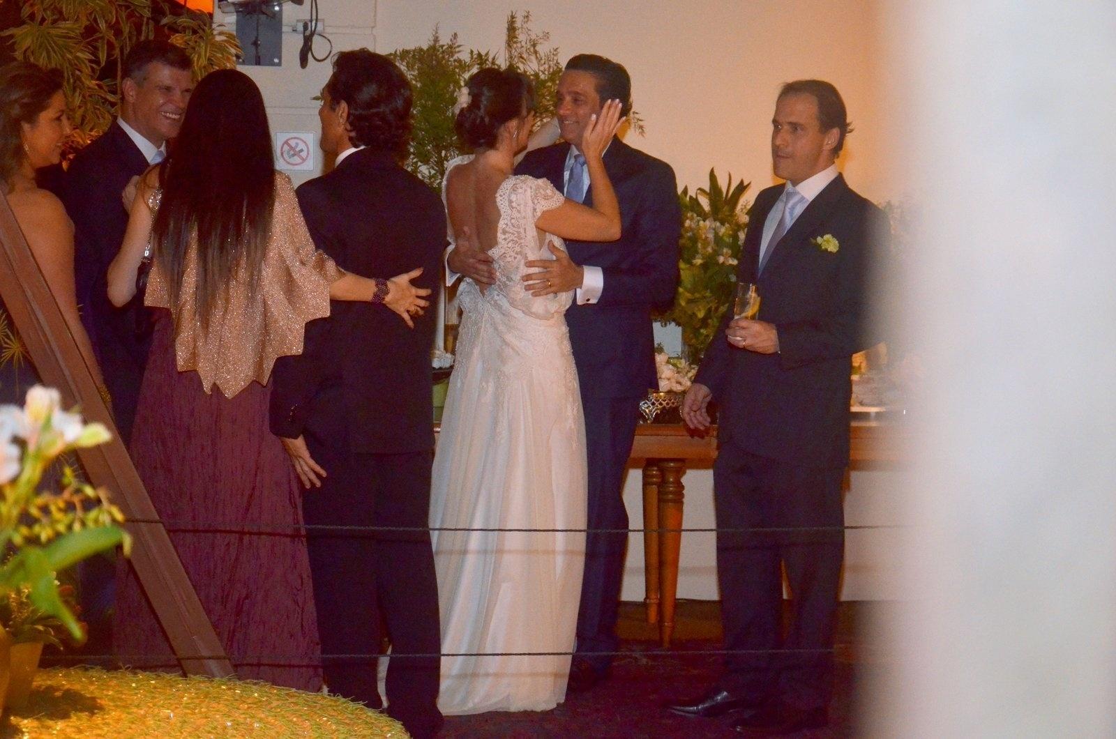 Glenda Kozlowski e o dentista Luis Tepedino se casam em cerimônia no Rio de Janeiro - WEBERT BELICIO E DANIEL DELMIRO / AGNEWS