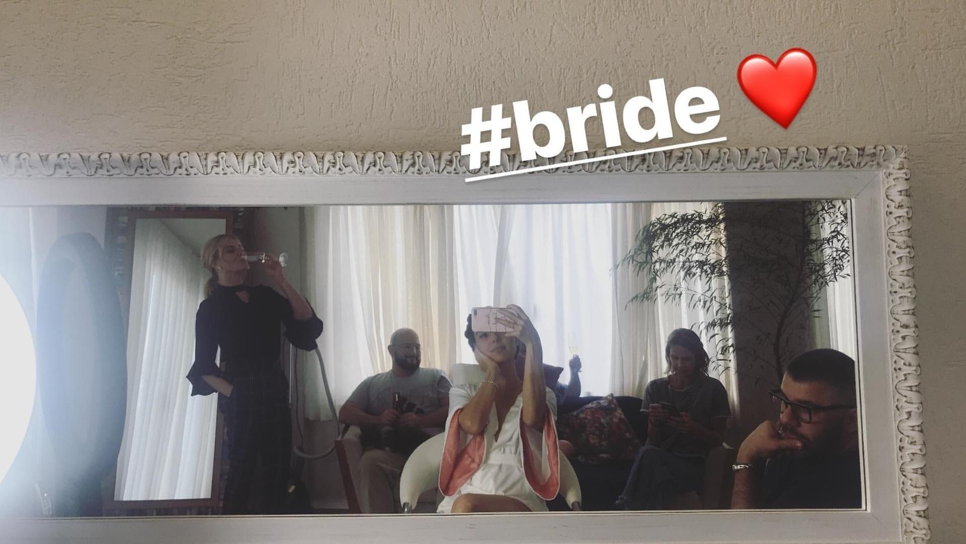 Isis Valverde tira selfie no espelho e se prepara para se casar com André Resende - Reprodução/Instagram/isisvalverde