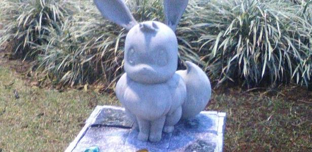 eevee statue