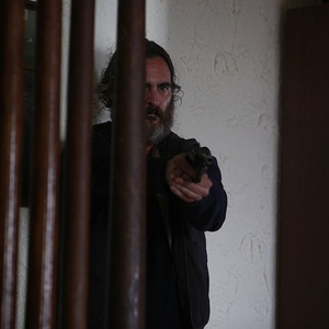 Joaquin Phoenix em cena de "Você Nunca Esteve Realmente Aqui" - Reprodução
