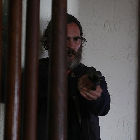 Joaquin Phoenix em cena de "Você Nunca Esteve Realmente Aqui" - Reprodução - Reprodução
