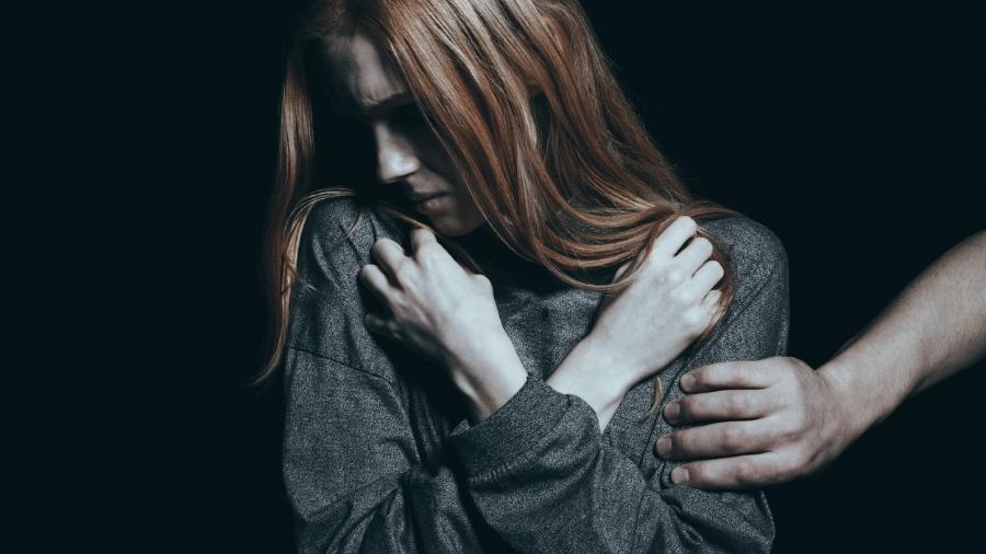 Violência doméstica e abuso: mulher relata vício em sexo do ex e do atual - Getty Images/iStockphoto