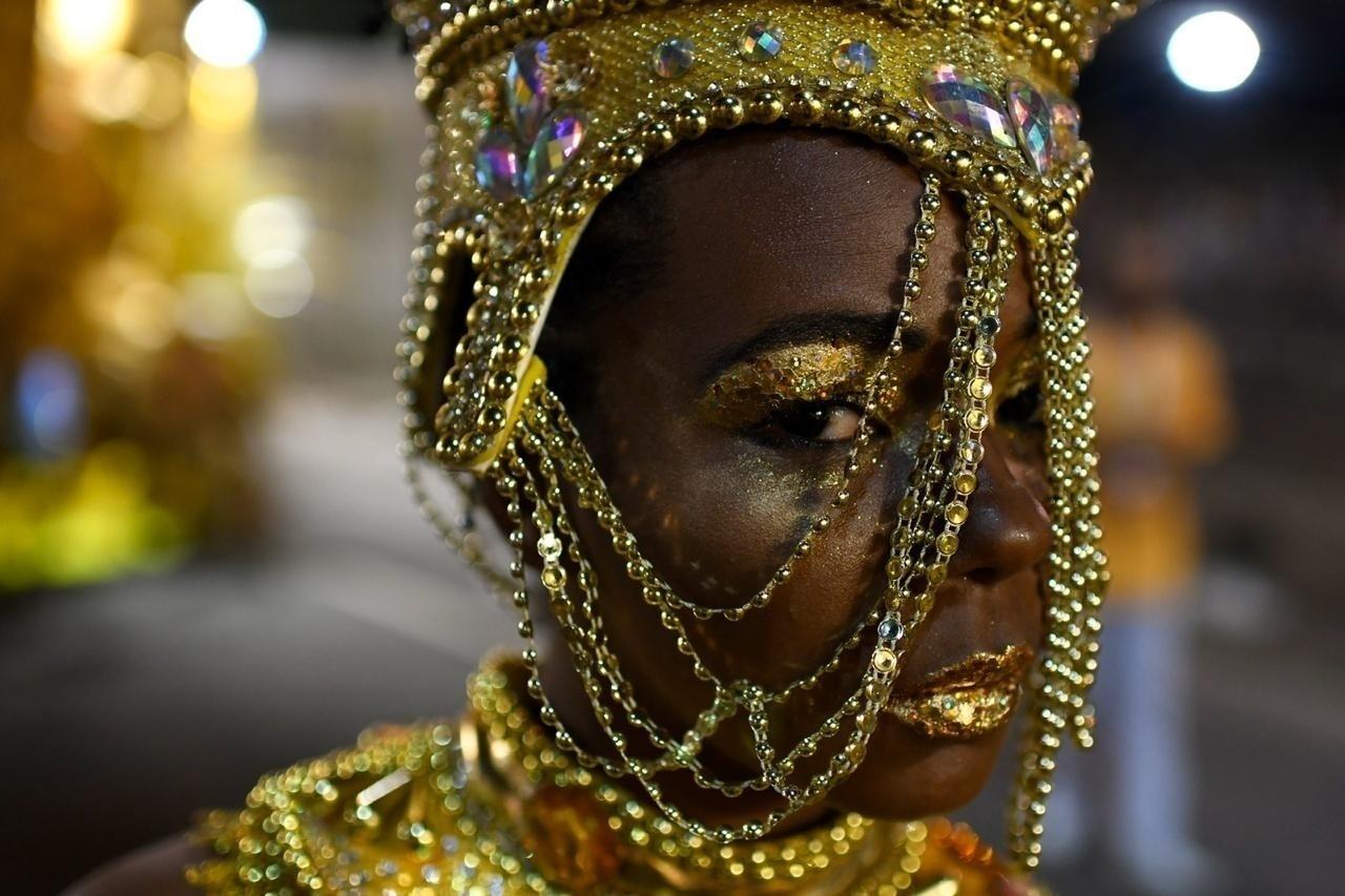 Muitas das alas da Viradouro, inclusive, eram formadas apenas por componentes mulheres - Lucas Landau/UOL