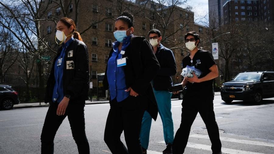 Profissionais da saúde em Nova York - Getty Images