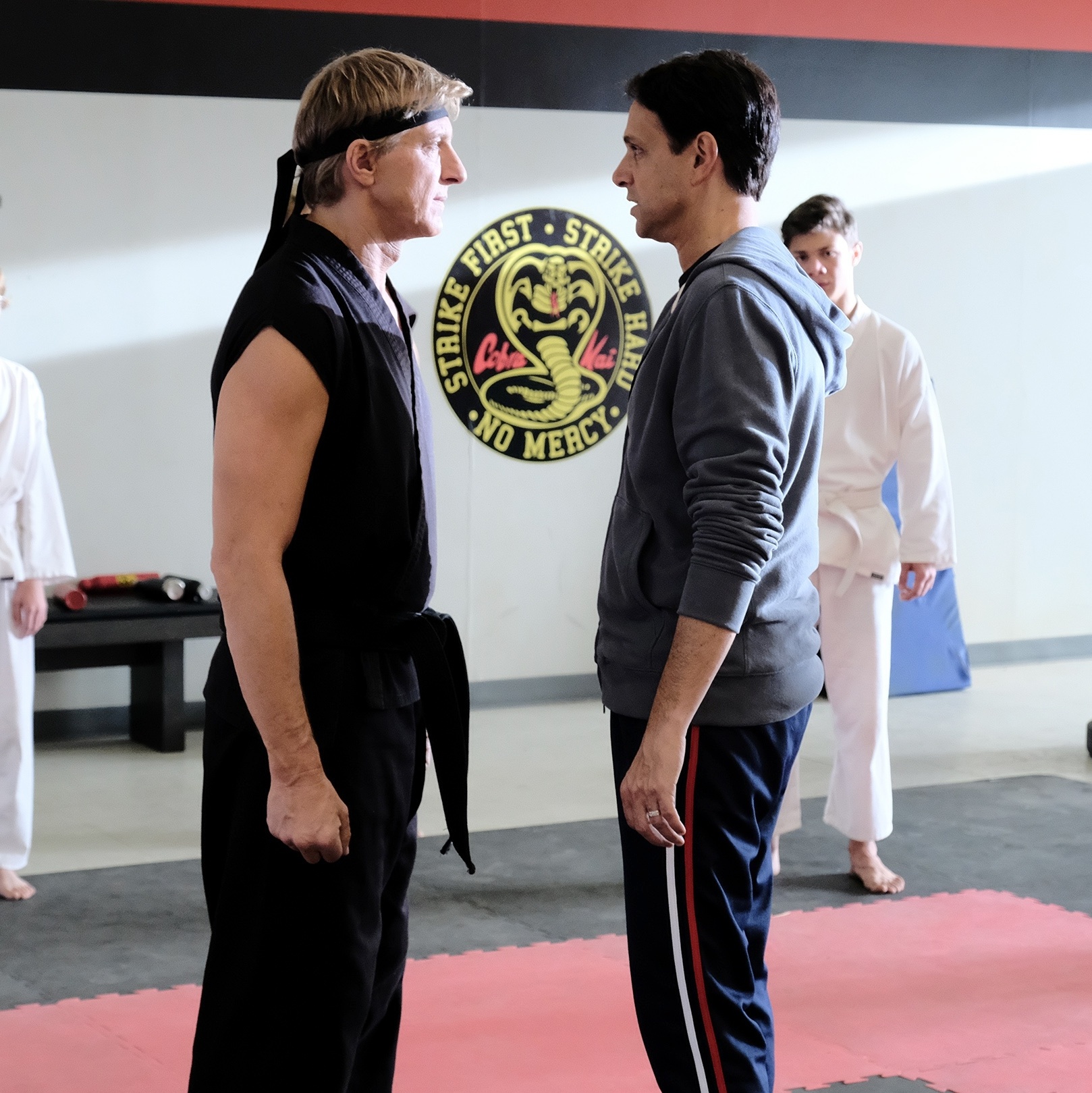 Séries TV Show BR on X: O elenco de Cobra Kai nos bastidores da