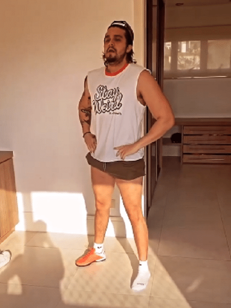 Luan Santana imita Cristiano Ronaldo cobrando pênalti - Divulgação/Instagram @luansantana