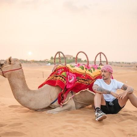 Carlinhos Maia viajou para os Emirados Árabes junto do marido, Lucas Guimarães - Reprodução/Instagram @carlinhosmaiaof