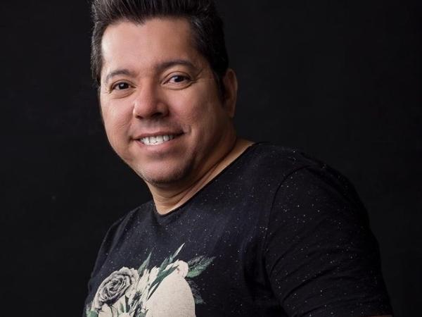 O cantor Louro Santos tinha 49 anos de idade