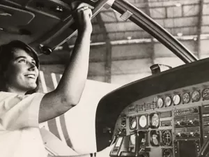 1ª mulher a pilotar aviões de linha no Brasil conta bastidores da profissão