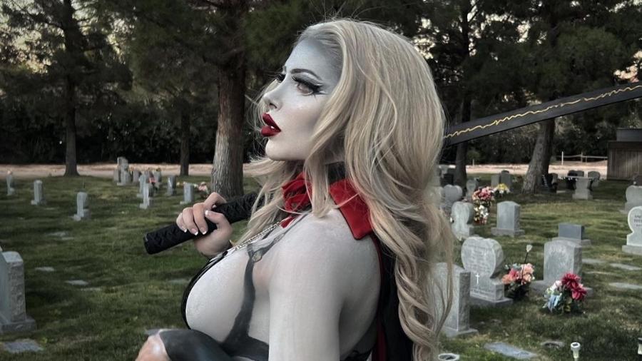 Amanda Nicole fez fotos sensuais no cemitério - Instagram/@the_amanda_nicole
