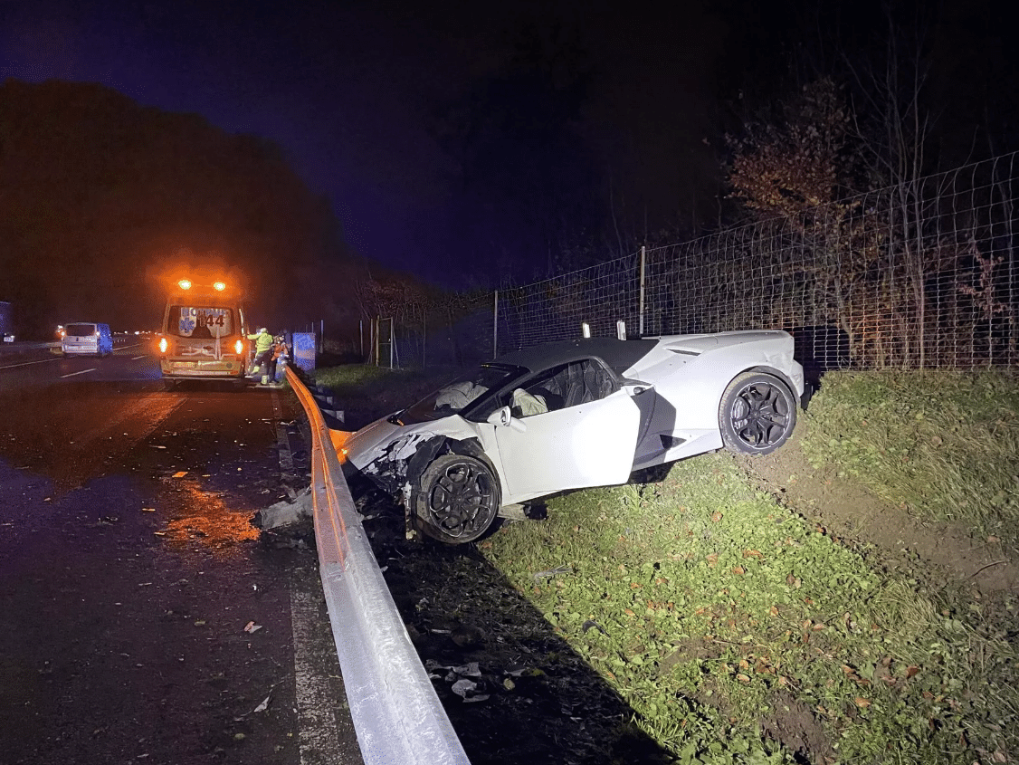 Motorista embriagado destrói Lamborghini avaliada em mais de R$ 3 milhões -  10/01/2023 - UOL Carros